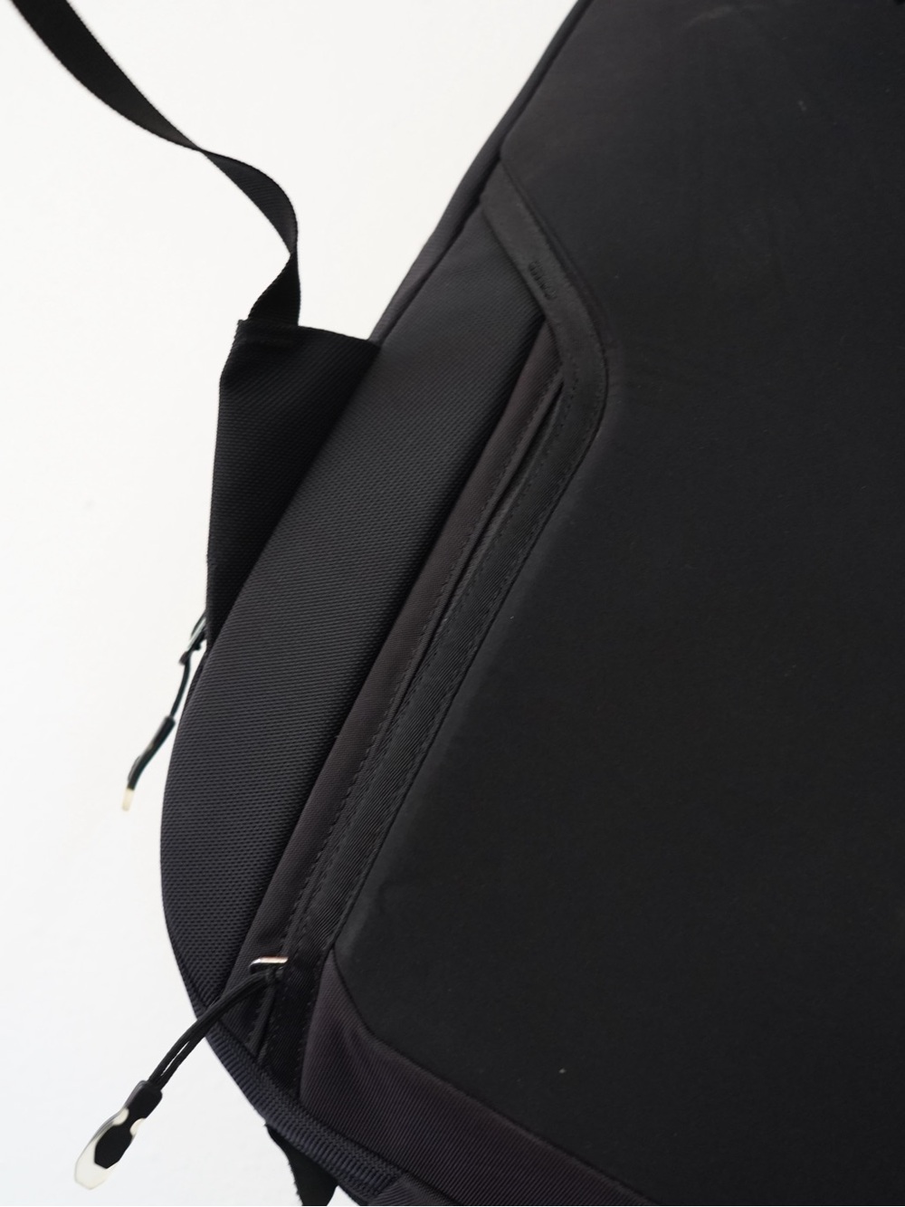 Arc’teryx Blade 30 Backpack Travel Carry-on Luggage Bag Laptop Compartment Black - Picture 6 of 14